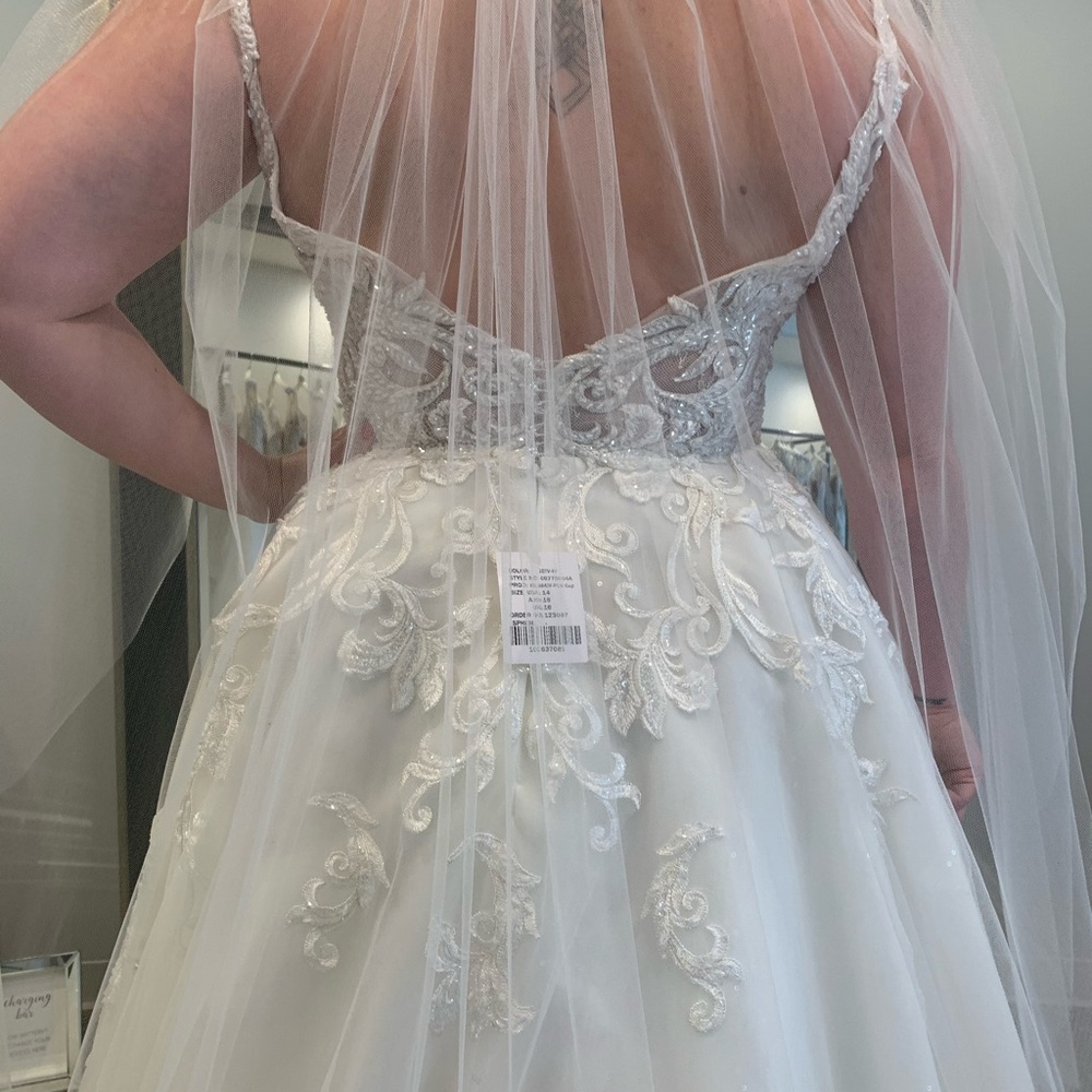 Martina Liana 984 Wedding Gown - Picture 4 of 7